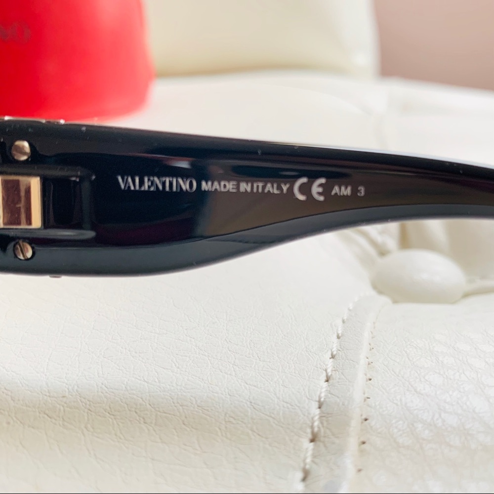 Authentic Valentino Sunglasses - Great Condition - Picture 4 of 7